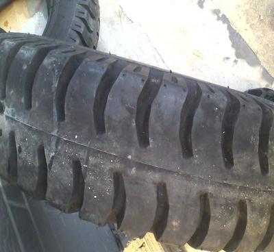 生產(chǎn)廠家 質(zhì)優(yōu)價量 17.5-25 工程實心輪胎